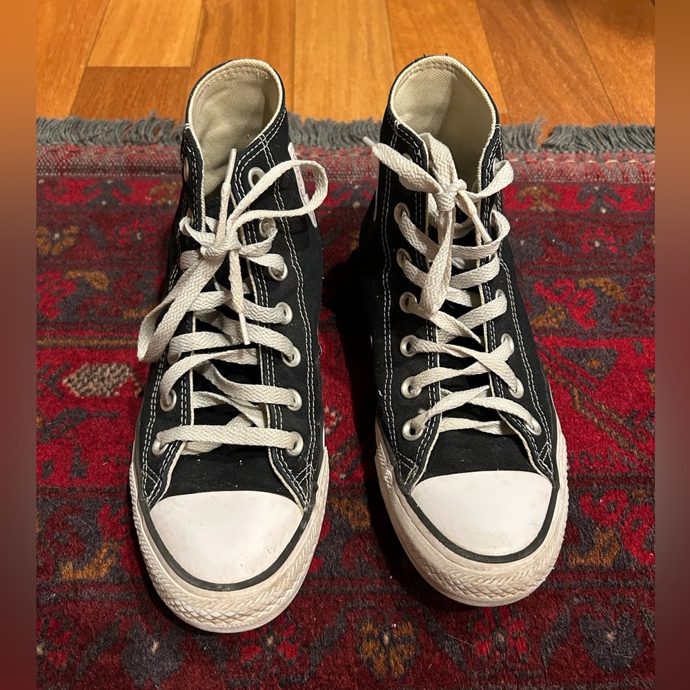 Women’s converse, size 8